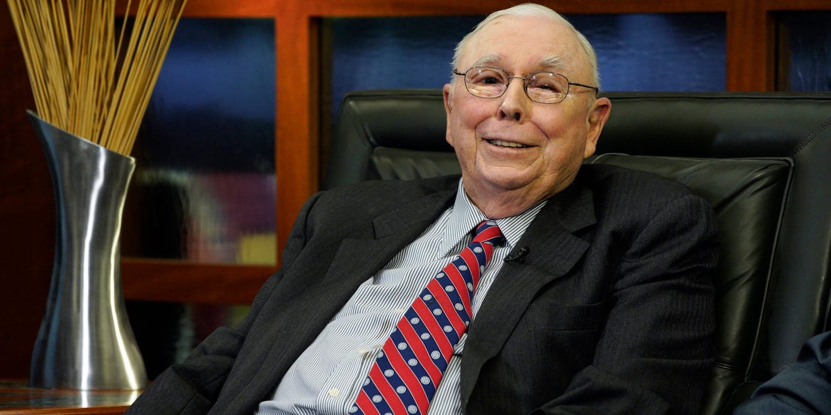Charlie Munger says artificial intelligence is filled with &#39;crazy hype&#39; and won&#39;t cure cancer, but his Daily Journal newspaper is experimenting with AI to write articles